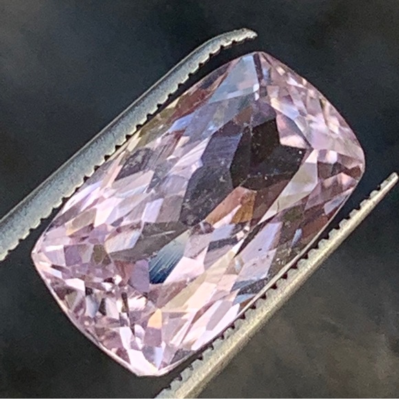8.5 Carats Natural Kunzite Nice Cut Gemstone - Picture 9 of 17